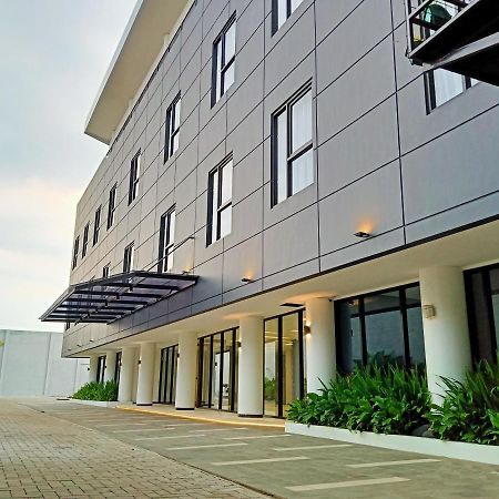 Hotel Youstay Semarang By Sinergi Exterior photo