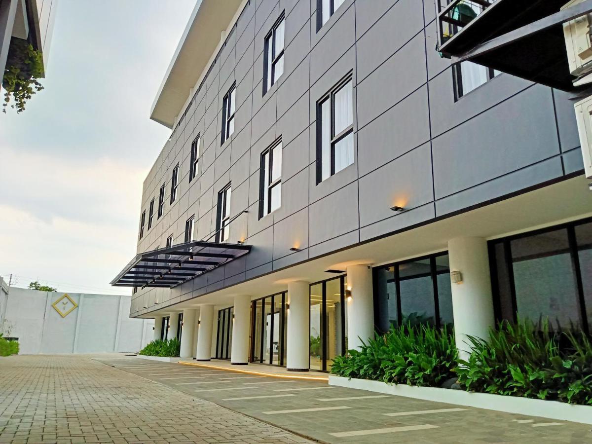 Hotel Youstay Semarang By Sinergi Exterior photo